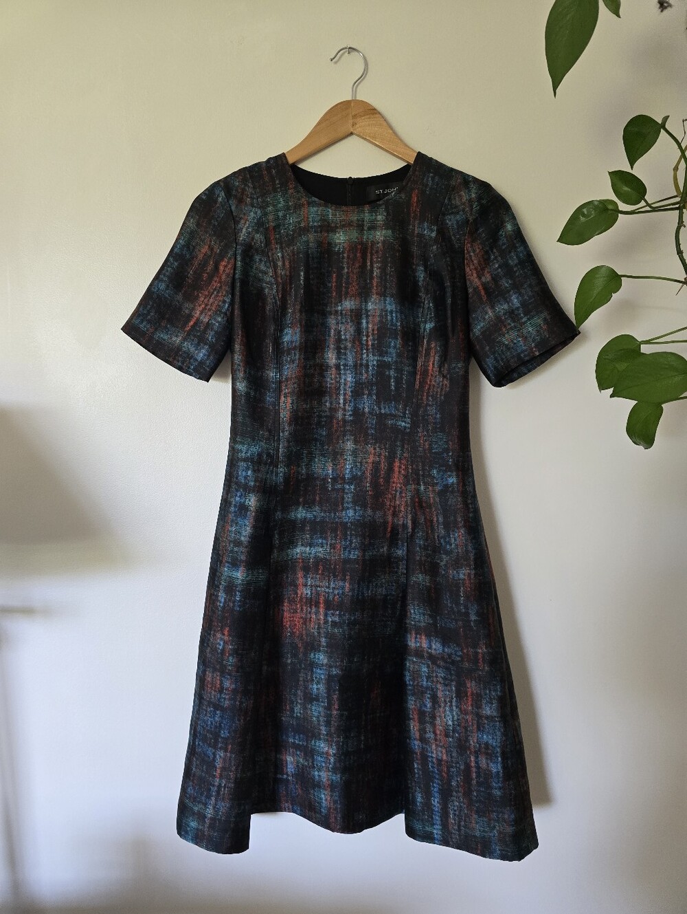 St. John Size 2 Silk Wool Womens Classic Designer Dress